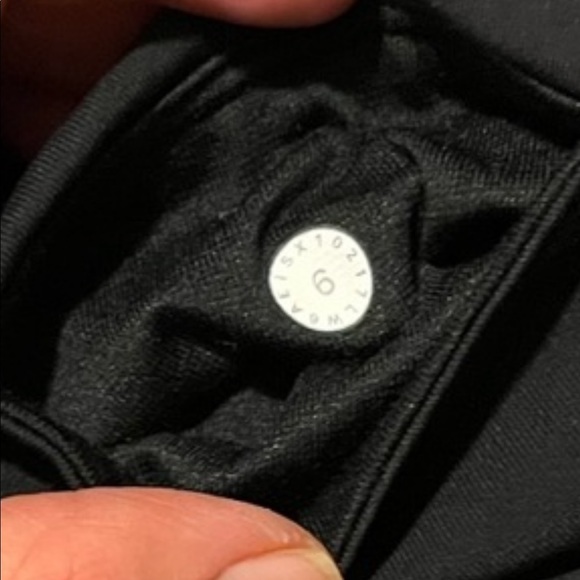 Lululemon Pants - perfect condition - Picture 6 of 6